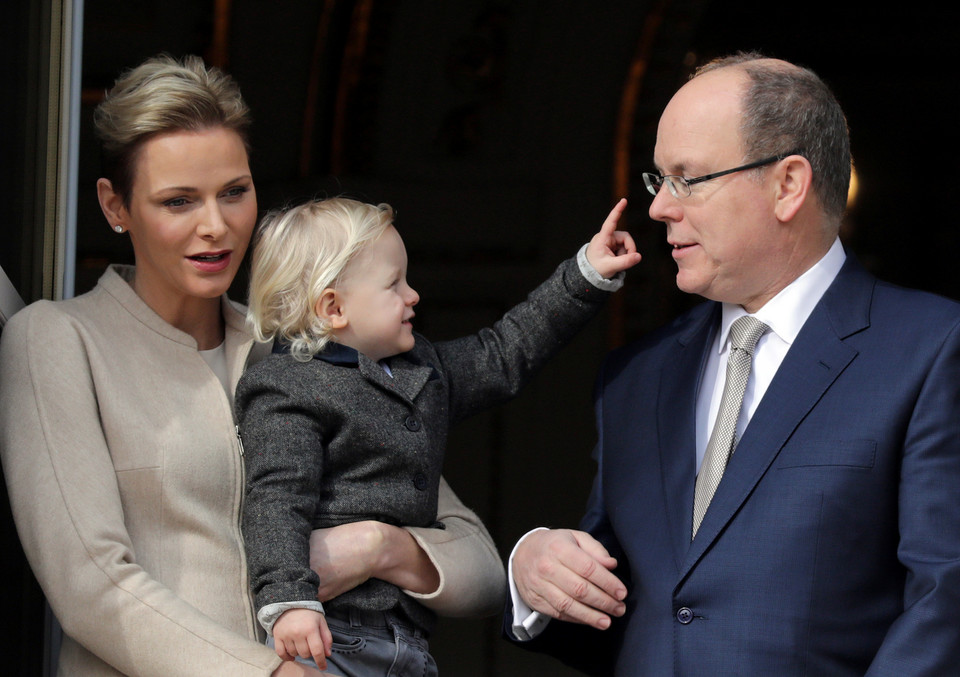 Albert II i księżna Charlene z bliźniakami