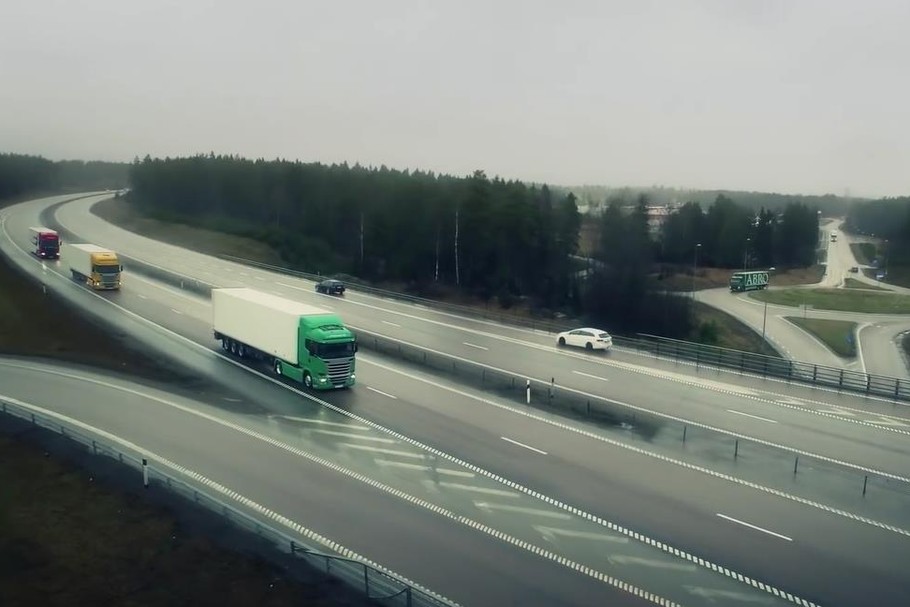 Konwój autonomicznych ciężarówek - platooning