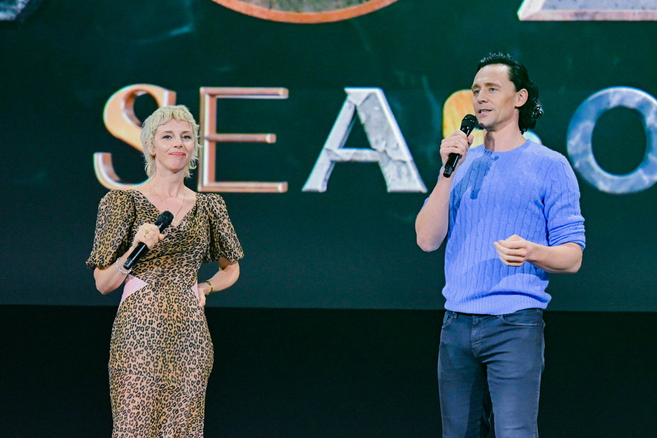 Sophia Di Martino i Tom Hiddleston na D23 Expo