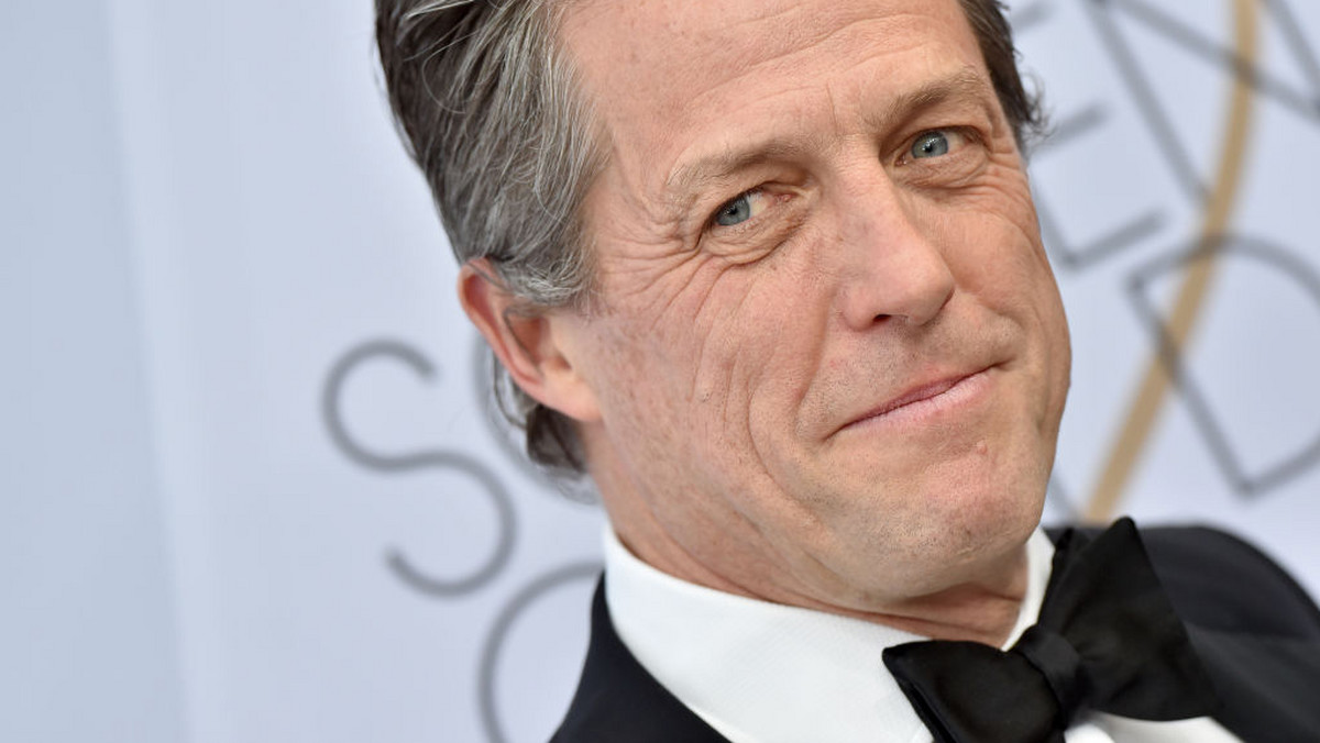 Hugh Grant stanął w obronie księcia Harry'ego i jego decyzji o wycofaniu się z pełnienia obowiązków członka rodziny królewskiej. "Tabloidy zamordowały mu matkę, teraz rozdzierają jego żonę na strzępy" - powiedział.