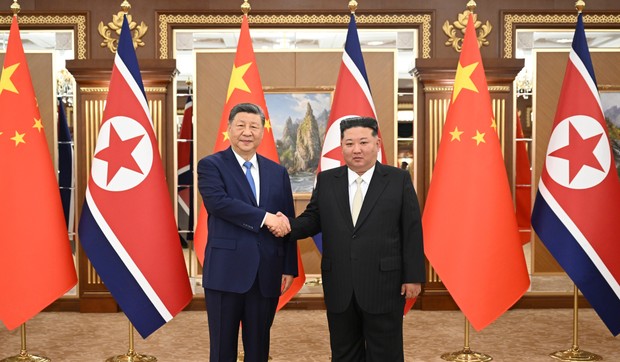 Si Đinping i Kim Džong Un u Pjongjangu 8. juna