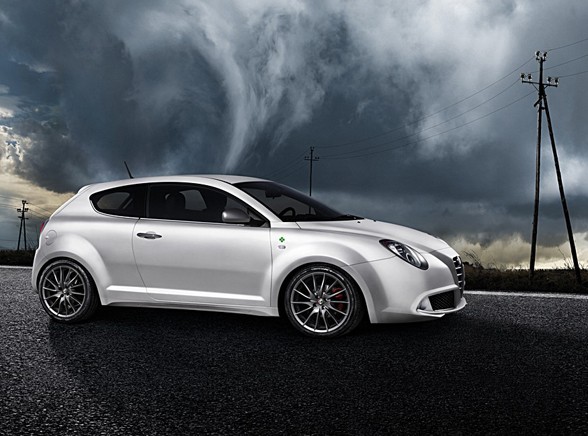 Alfa Romeo przedstawia światu technologię MultiAir - dzięki niej najmłodsza MiTo chce zawojować świat małych i szybkich aut