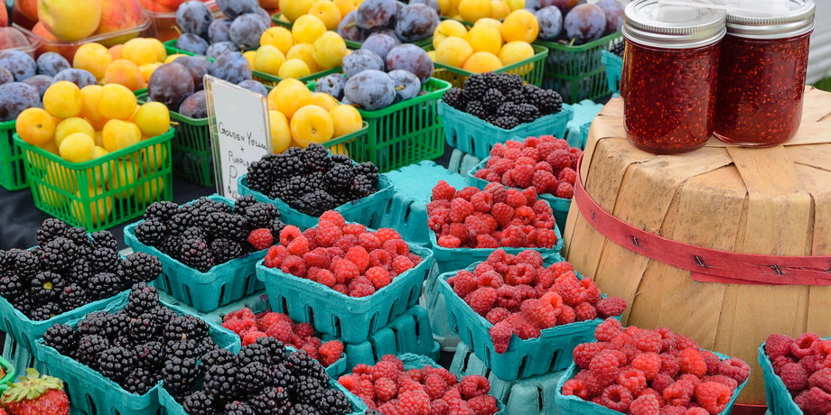Najbardziej toksyczne pestycydy w jednej trzeciej europejskich owoców