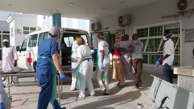 A team of International Committee of the Red Cross Surgical personnel evacuating wounded civilians to its facility at Maiduguri State Hospital for care. [NAN]
