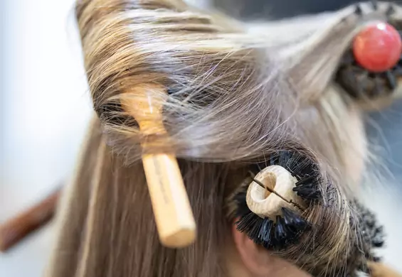 Jak skutecznie wyczyścić szczotkę do włosów? Ten trik ci się przyda