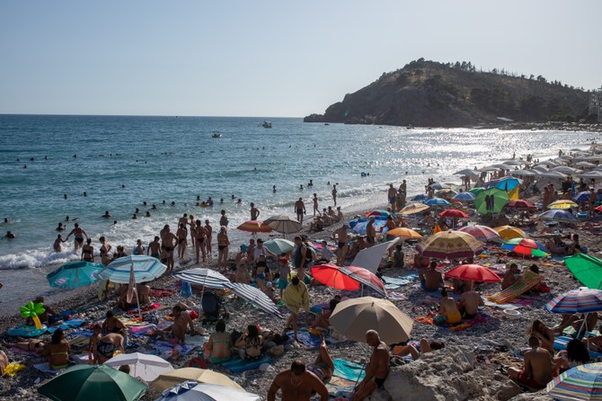 Sutomore danas spaja uređene plaže, šetalište i mediteranski duh koji privlači sve više posetilaca