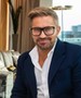 Lehull a lepel: ez a gyönyörű fekete szépség Jákob Zoli új választottja
