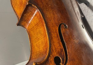 Otkrivena dva stara violončela