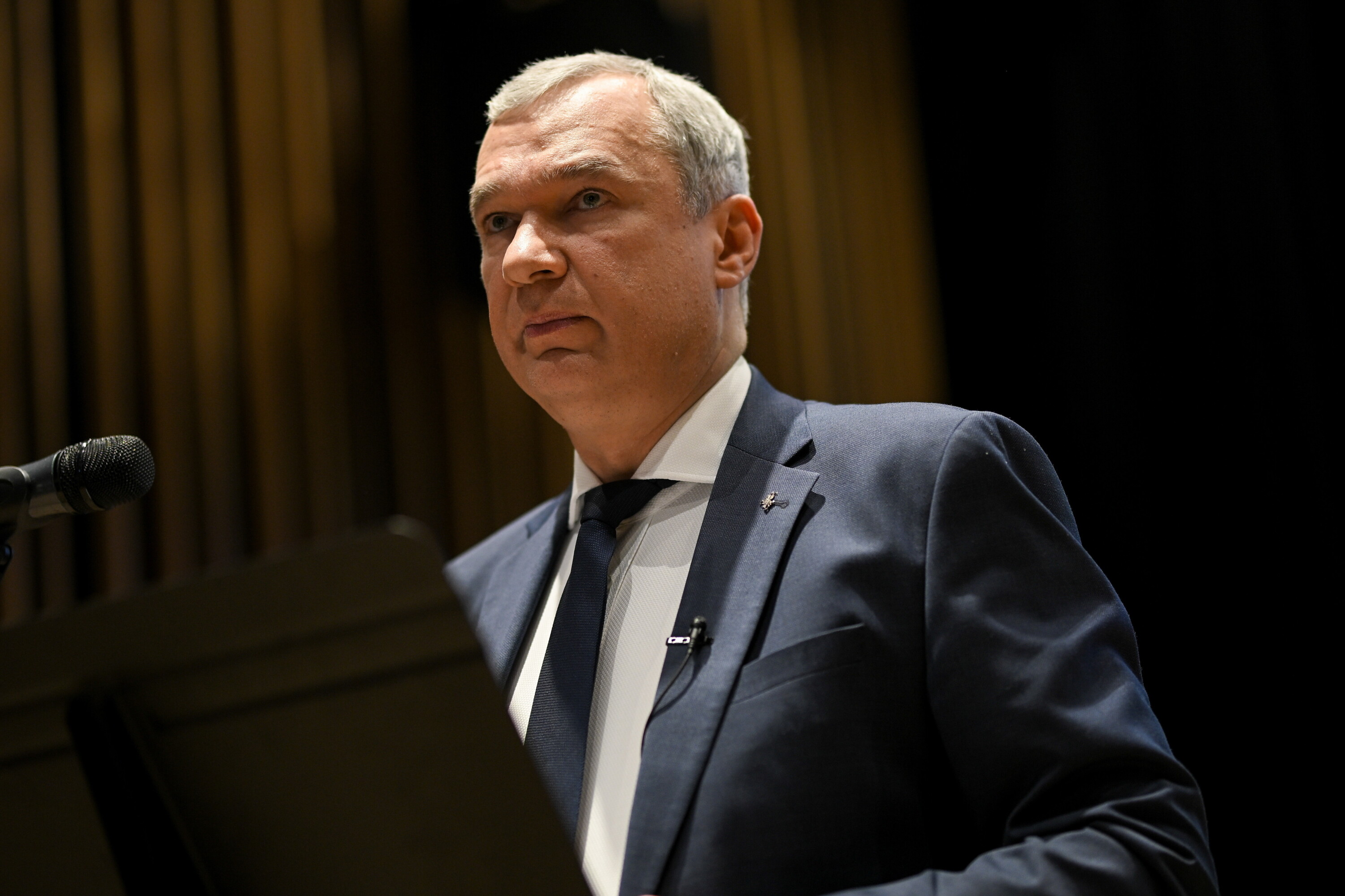 Atak na Łatuszkę na UW: Białorusin rzucił koszem
