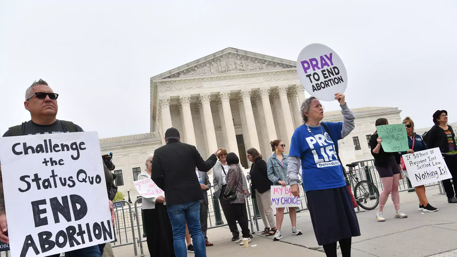 Konserwatywni sędziowie zakazali Amerykankom aborcji. O co chodzi w sprawie Roe vs. Wade?