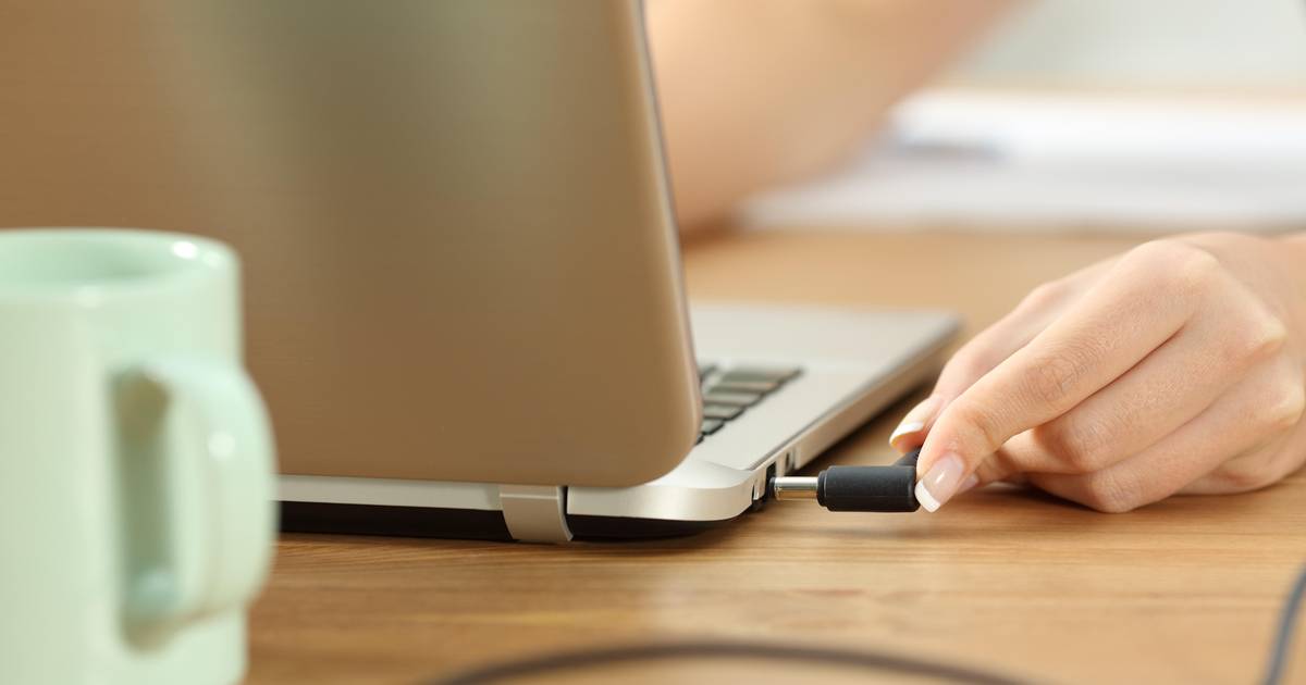 Czy częste ładowanie laptopa niszczy baterię? Wyjaśniamy raz na zawsze