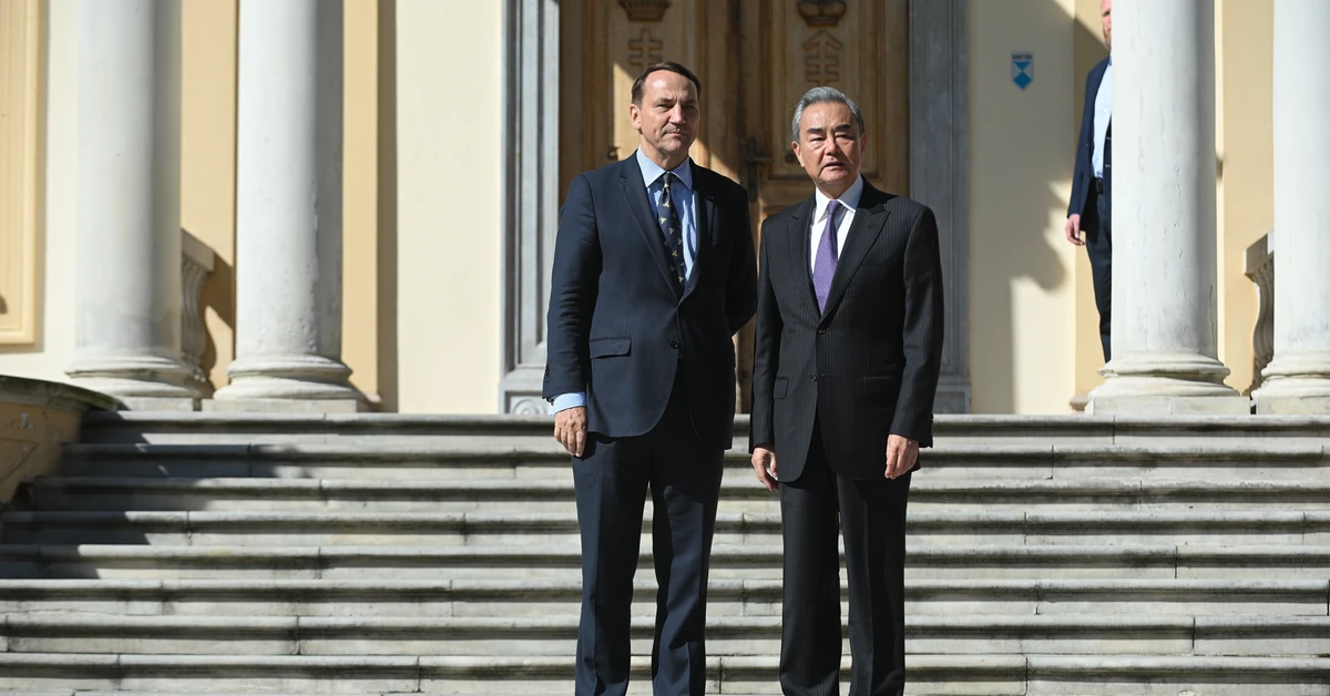 Trzy godziny rozmów z Chinami. Sikorski natychmiast informuje prezydenta