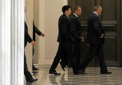 Szare eminencje. Oto, komu politycy ufają najbardziej. ZDJĘCIA