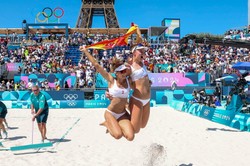 Dziewczyny lubią brąz. Siatkarki na igrzyskach w Paryżu grają w pełnym słońcu