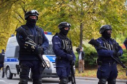 operacja przeciw skrajnej prawicy. ruszyła obława w niemczech i polsce