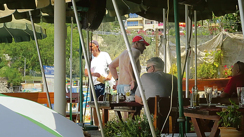 Malo kafanica, pa u more...