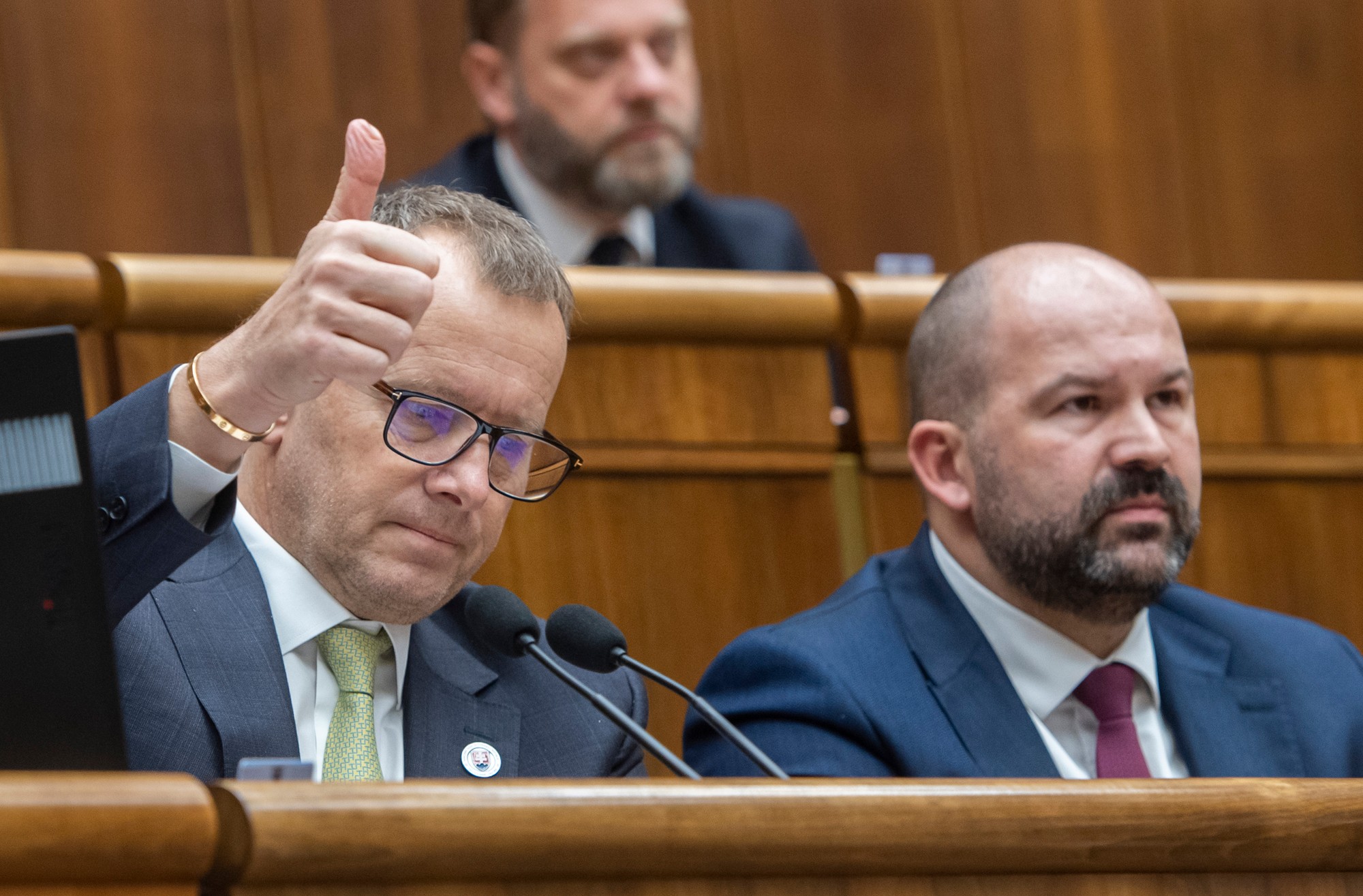 Zľava predseda parlamentu SR Boris Kollár a podpredseda NR SR Peter Pčolinský (obaja Sme rodina). 
