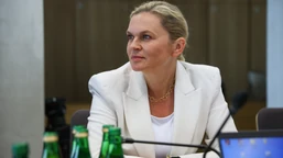 to koniec z wypłatą świadczenia dla nauczycieli. przywilej wygasa 31 sierpnia