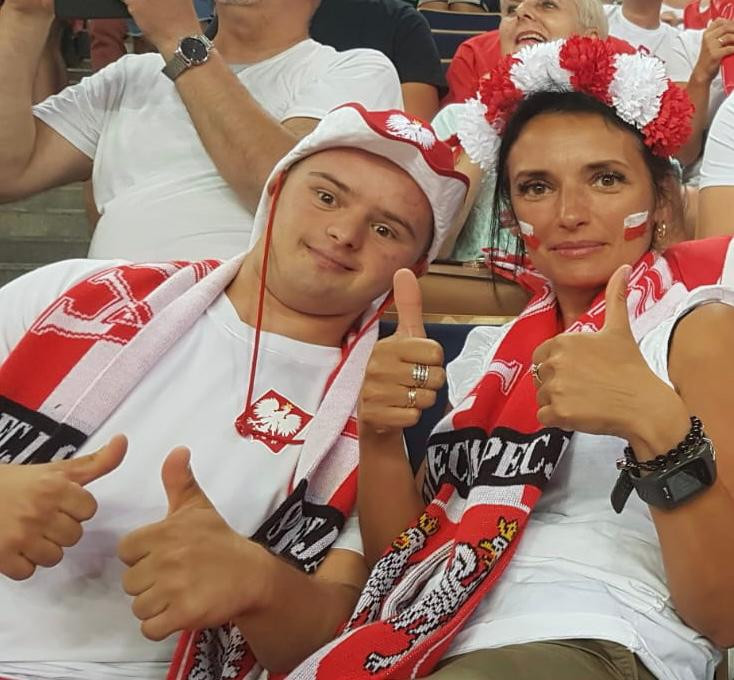 Adam Wdówka i Małgorzata Wdówka na meczu piłkarskim