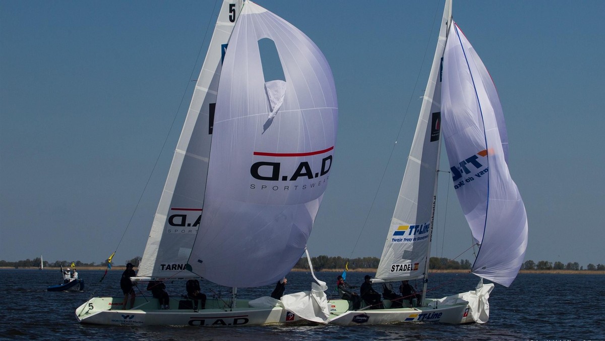 14-15 maja na wodach Jeziora Dąbie w Szczecinie odbędzie się pierwsza runda Polskiej Ekstraklasy Żeglarskiej. Na starcie rozgrywek ligowych zobaczymy 13 reprezentacji żeglarskich klubów sportowych z całego kraju. Łącznie w sezonie odbędą się cztery rundy w Szczecinie, Świnoujściu, Gdyni i Sopocie, które wyłonią klubowego mistrza Polski PZŻ.