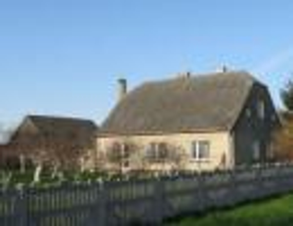 Dom z dachem z azbestu. Fot. Home Broker
