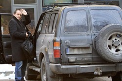 Wojciech Wysocki pielęgnuje brud na swoim wypasionym samochodzie