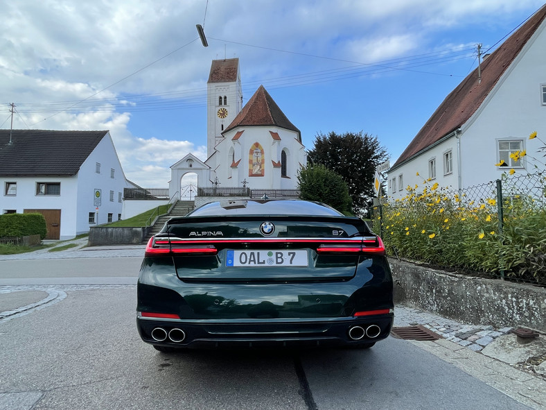 608-konna Alpina B7 rozpędza się aż do 330 km/h...