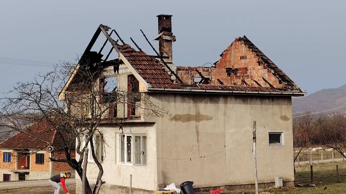 Izgorela kuća porodice Todorović u selu Bresnica