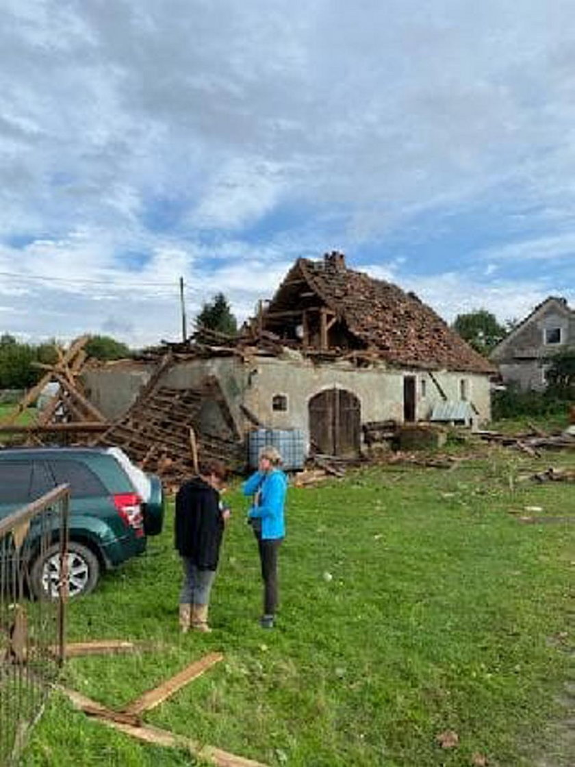 Zniszczone budynki, połamane drzewa i podtopienia. Burze w Polsce