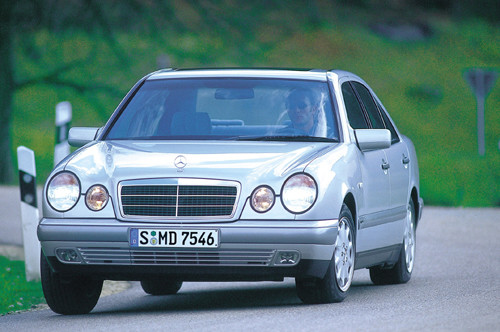 Mercedes klasy E (W210) luksus, na który teraz cię stać