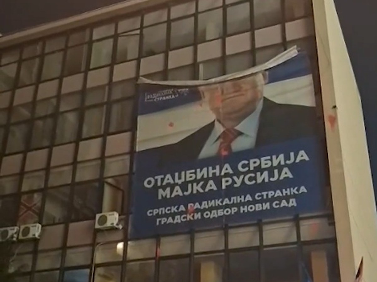 Proslave pobede u Novom Sadu, skinut plakat Šešelja