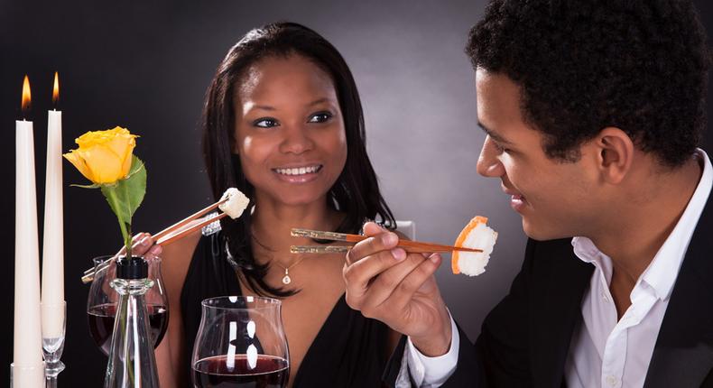 Avoid these foods on your first date [Tozali Online]