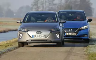 Hyundai Ioniq kontra Nissan Leaf - auta elektryczne dla ludu