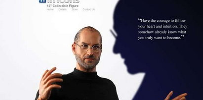 Steve Jobs w roli lalki Barbie. Trzy pary rąk w zestawie