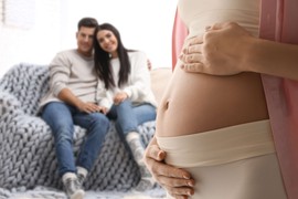 "Ja sam ponosna SUROGAT MAJKA, rađam decu drugima, a kad je reč o NOVCU ZA OVU USLUGU imam jasan stav koji NEĆU PROMENITI"