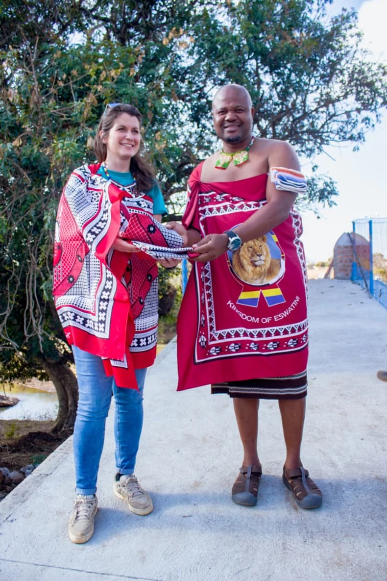 Ana u tradicionalnoj marami