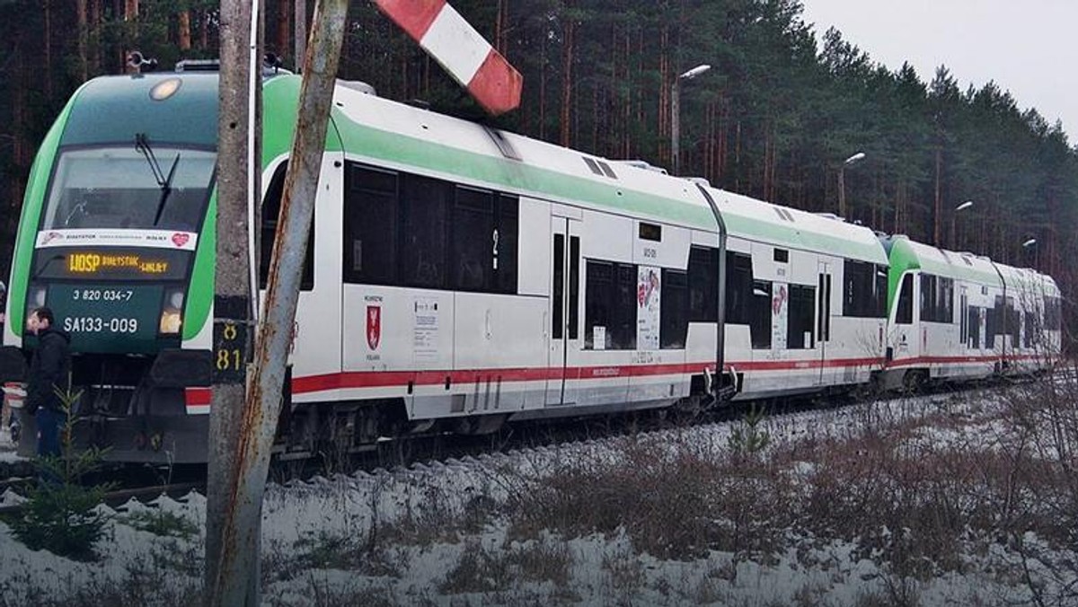 Mieszkańcy regionu i turyści 16 lat czekają na powrót linii kolejowej na atrakcyjnej trasie z Białegostoku do Puszczy Knyszyńskiej. Czy się doczekają - nie wiadomo. We wtorek (10 maja) radni Michałowa uchwalili dofinansowanie pociągu do Walił w wysokości 25 tysięcy złotych, ale z przedsięwzięcia wycofali się radni i wójt gminy Gródek.