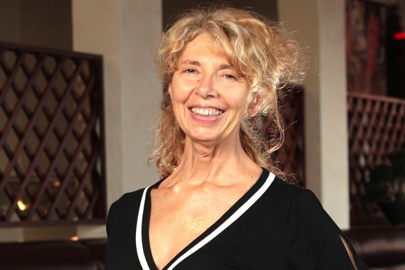 MAJA SE U 62. GODINI VERILA ZA GRKA, PA ON PRESTAO DA JOJ SE JAVLJA Ovo su detalji bolnog raskida: "Kod njega mi ostao blender, gitara i laptop"