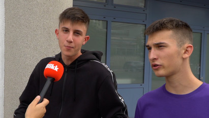 „Mi mindenkit gyűlölünk!” – Az Újpest–Fradi meccs előtt szurkolókat kérdeztünk – videó