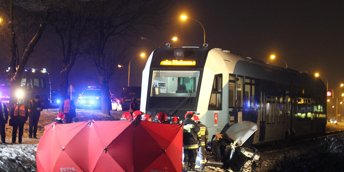 Na miejscu wypadku zginęły dwie osoby, trzecia zmarła w szpitalu