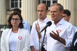 Tusk komentuje incydent w Otwocku. "To są standardy naprawdę bardzo niepokojące"
