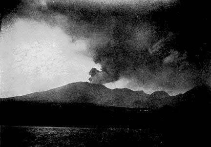 Montagne Pelée na krótko przed erupcją, która pochłonęła 30 tys. ofiar