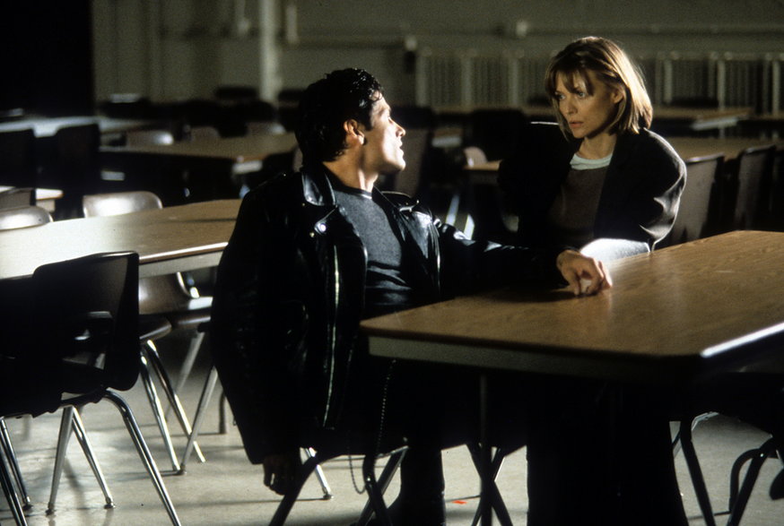Wade Dominguez i Michelle Pfeiffer w filmie "Młodzi gniewni"