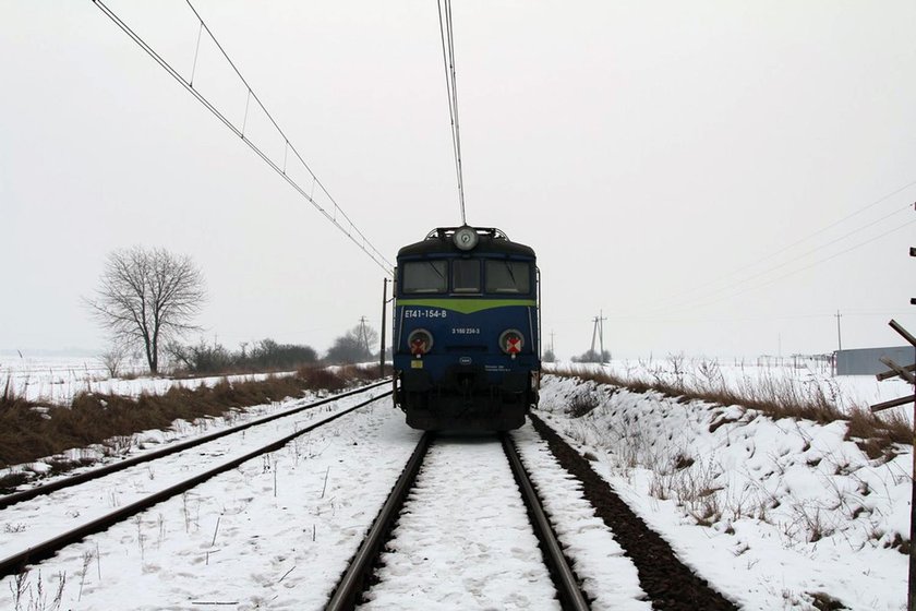 65-latek wjechał pod pociąg