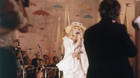 Ten sentymentalny QUIZ z hitów PRL to prawdziwe wyzwanie. Dokończysz słowa piosenki?