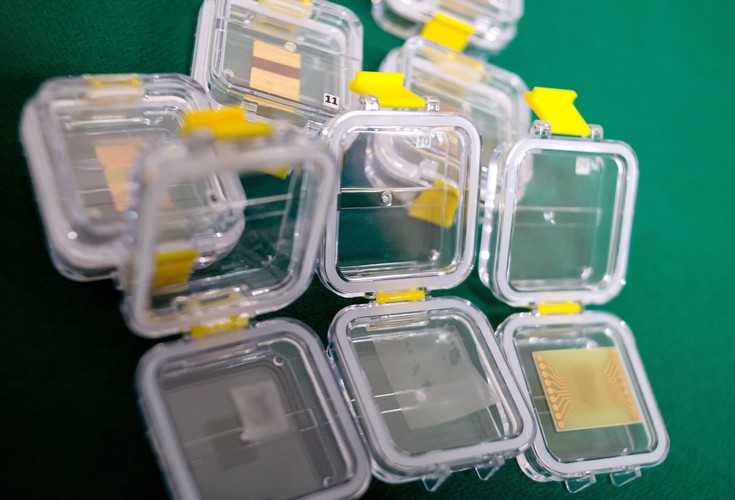 Opracowanie technologii wytwarzania grafenu metodą metalurgiczną realizowane jest w ramach projektu 'Grafenowy nanokompozyt do rewersyjnego magazynowania wodoru', który finansowany jest przez Narodowe Centrum Badań i Rozwoju. Nowy produkt została nazwany HSMG - Grafen Metalurgiczny o Wysokiej Wytrzymałości. <br><br>(gj) PAP/Grzegorz Michałowski