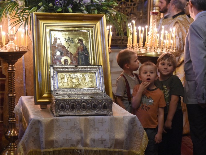 Relikwie przyleciały do Polski