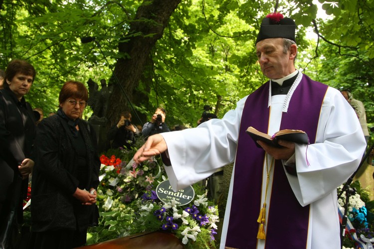 Na Warszawskich Powązkach odbył się pogrzeb Ireny Sendlerowej