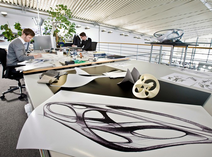 Rzeźba o nazwie Mercedes-Benz Aesthetics No. 2 to idea, która przybrała widzialny kształt.