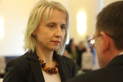 Minister finansów złożyła rezygnację, a premier jej nie przyjął. Teraz jest na chorobowym